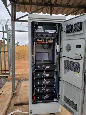 IP55 کابینت باتری بیرونی با سیستم برق جاسازی شده 9KW 48VDC اصلاح کننده برای مخابرات