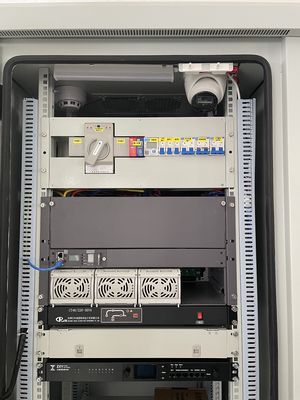 IP55 کابینت باتری بیرونی با سیستم برق جاسازی شده 9KW 48VDC اصلاح کننده برای مخابرات