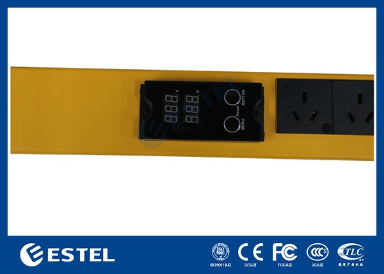 واحد توزیع برق هوشمند نصب شده در رک، مدیریت برق را با ولت‌سنج و آمپرسنج داخلی برای نظارت دقیق فراهم می‌کند.