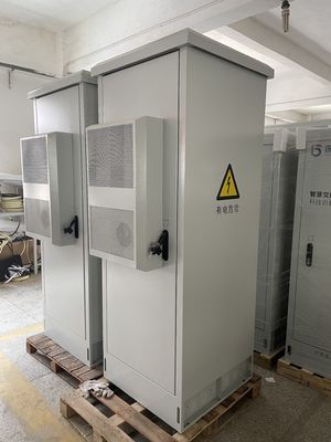 IP55 کابینت باتری بیرونی با سیستم برق جاسازی شده 9KW 48VDC اصلاح کننده برای مخابرات