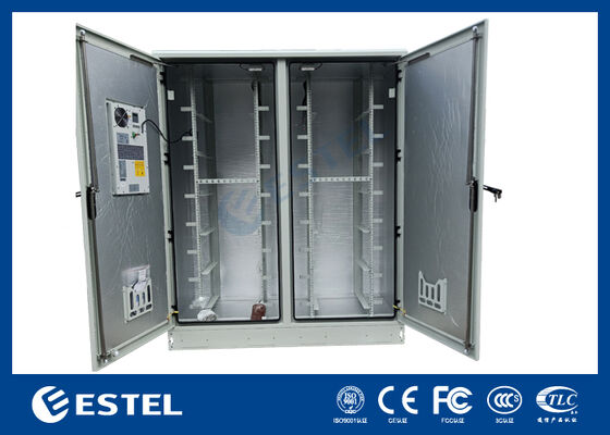 کابینت برق فضای باز دو محفظه ای IP65 42U – RAL7035، ساختار فولاد گالوانیزه 1.5 میلی متری و فولاد ضد زنگ SUS316 برای دوام و حفاظت بیشتر